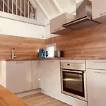 House By Melrose Анель