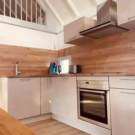 House By Melrose Asnelles