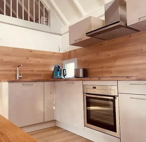 House By Melrose Asnelles