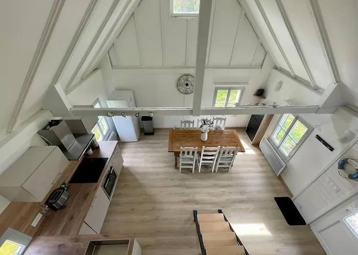 House By Melrose Chalé