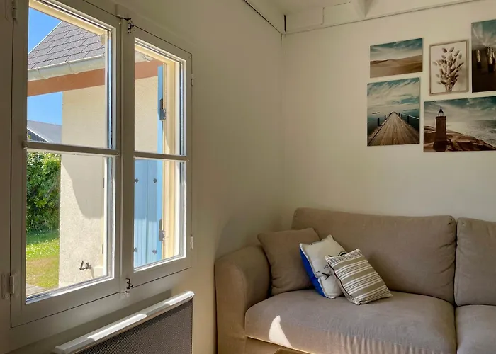 House By Melrose Chalé *